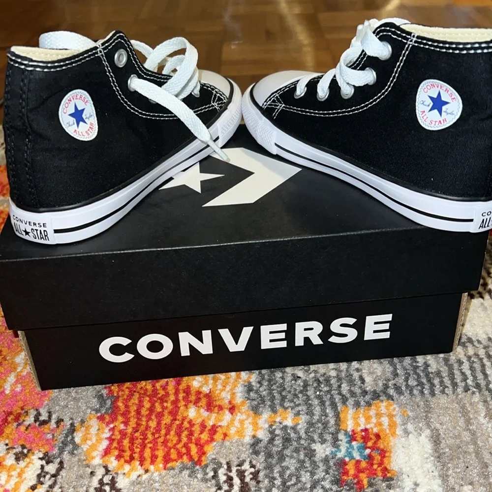 Converse - Picture 2 of 4